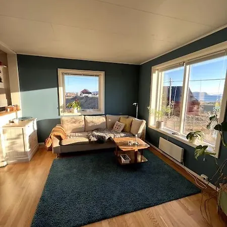 Sjarmerende Hus Med Orkesterplass Til Hav Og Fjell Holiday home Stave