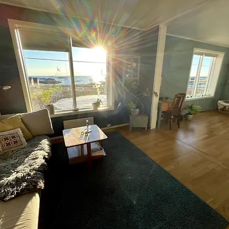 Hébergement de vacances Sjarmerende Hus Med Orkesterplass Til Hav Og Fjell *