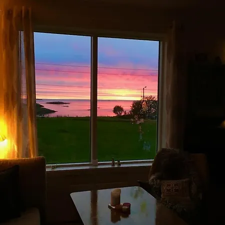 Sjarmerende Hus Med Orkesterplass Til Hav Og Fjell Holiday home Stave