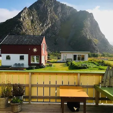 Sjarmerende Hus Med Orkesterplass Til Hav Og Fjell Stave