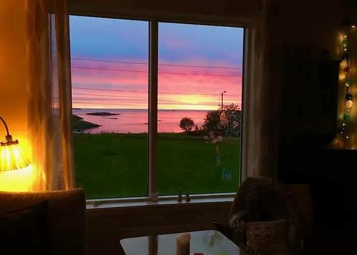 Sjarmerende Hus Med Orkesterplass Til Hav Og Fjell Ferienhaus Stave