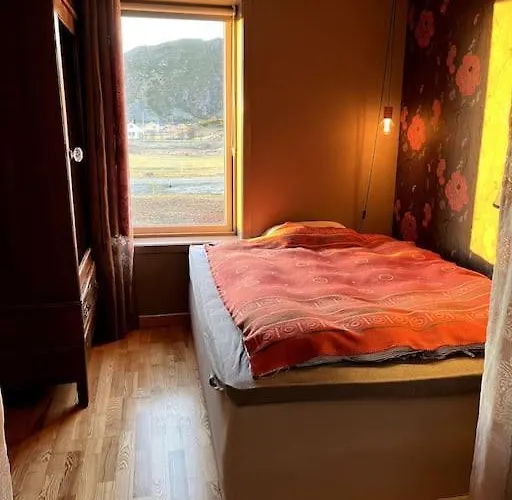 Sjarmerende Hus Med Orkesterplass Til Hav Og Fjell Ferienhaus Stave