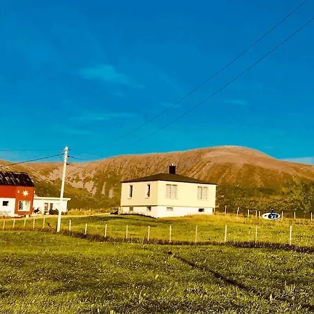 別荘 Sjarmerende Hus Med Orkesterplass Til Hav Og Fjell *